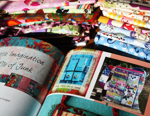 Ein Buch mit einfachem Einband.