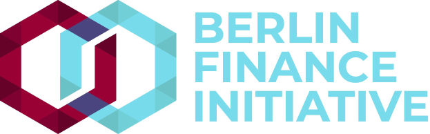 Logo der Berliner Finanzinitiative mit einem blauen Kreis mit weißer Umrandung und einem weißen "B" in der Mitte, umgeben von einem weißen Ring mit blau-weißem Karomuster und der schwarzen Schrift "Berliner Finanzinitiative" in fetter Schrift.