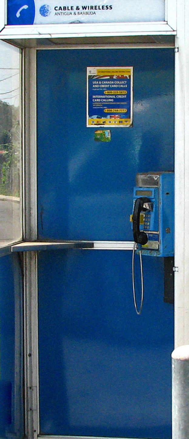 Ein Telefon in einer Kabine.
