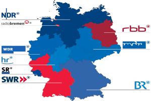 Eine Deutschlandkarte mit in rot und blau hervorgehobenen Bundesländern, die die Ergebnisse der Wahl 2016 zeigen, einschließlich Textdetails zu Kandidaten und dem Wahltermin.