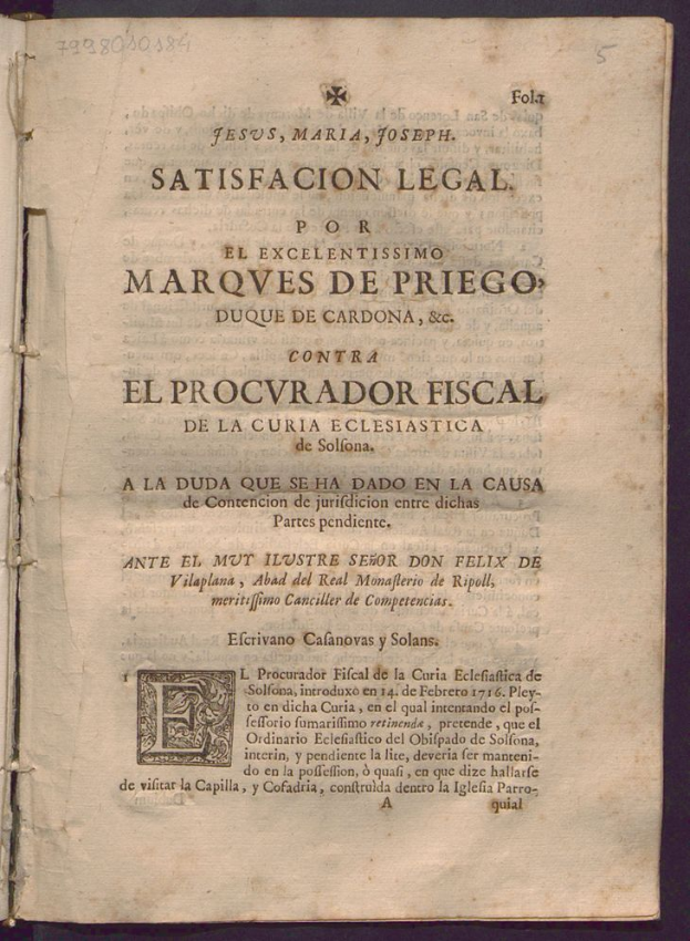 Ein offenes Buch mit dem Titel "Satisfaction Legal" auf einem dunklen Hintergrund.