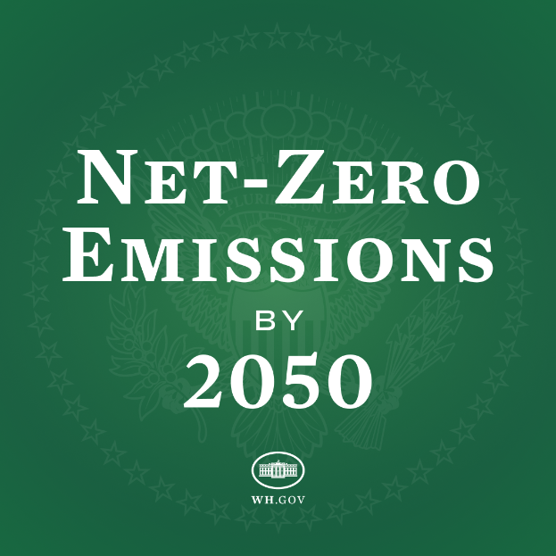 Ein grüner Hintergrund mit der fettgedruckten weißen Schrift "net-zero emissions by 2050"