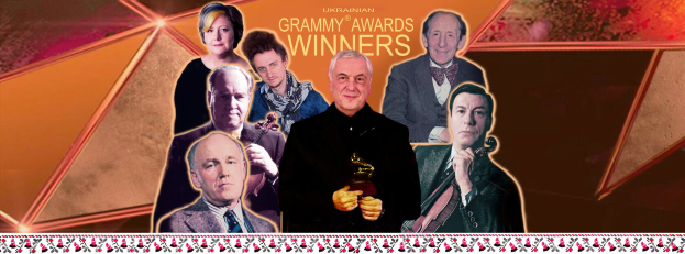 Eine Gruppe strahlender Menschen auf einer Bühne, einer hält eine Auszeichnung, mit dem Text "Grammy Awards Gewinner" und einem Design unten.