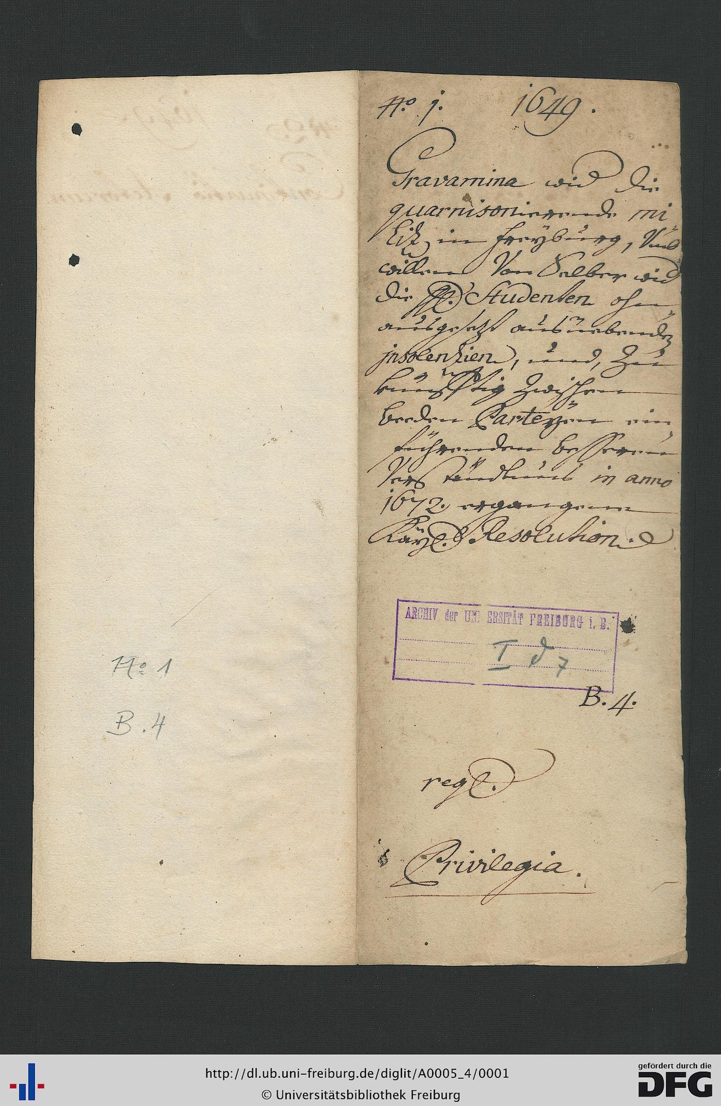 Offenes Buch mit handgeschriebenem Text auf altem Papier, das Wasserzeichen aufweist, wahrscheinlich ein Dokument der Bundesrepublik Deutschland.