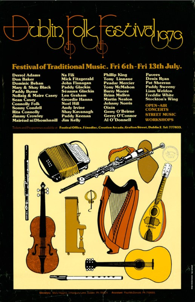 Plakat für das Dublin Folk Festival 1975 mit musikalischen Instrumenten wie Gitarre, Harfe, Flöte und Schlagzeugset sowie Texten mit Festival-Informationen.
