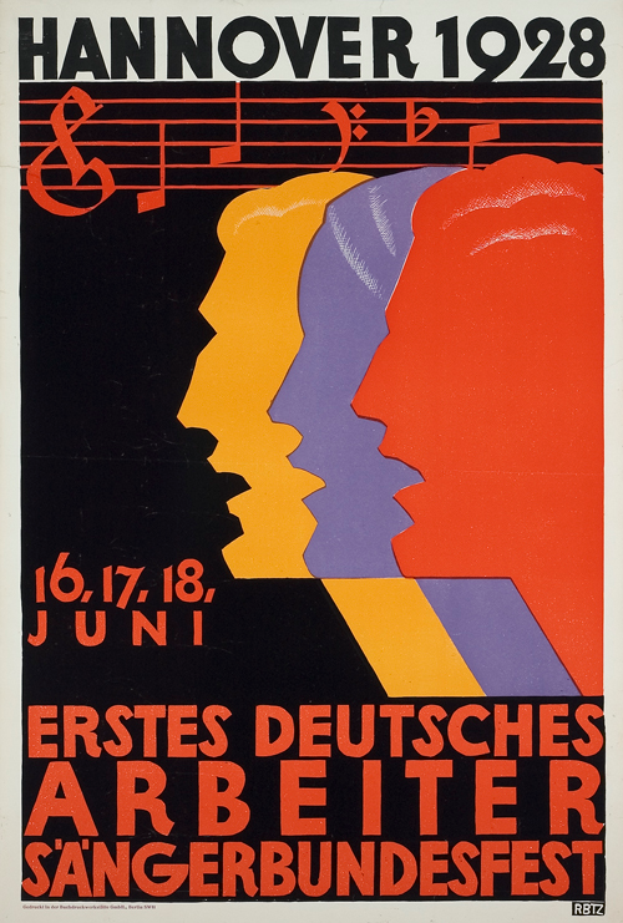 Ein Vintage-Plakat für das Hannover 1928 Erstes Deutsches Arbeiter Sangerbundesfest, das drei zentrale Figuren und Text zeigt, der das Ereignis beschreibt.