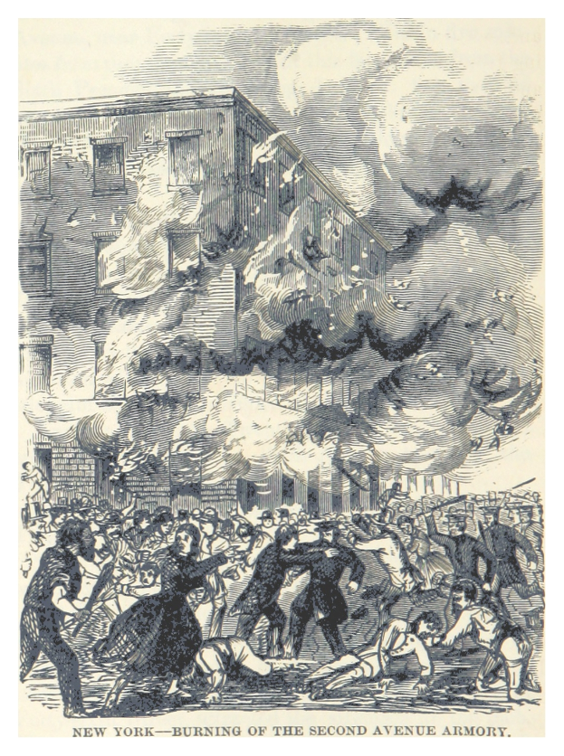 Ein Plakat zeigt die Verbrennung des Zweiten Avenue Armory in New York City, mit einer Gruppe von Menschen vor dem Gebäude und Rauch, der in den Himmel aufsteigt, und Text unten, der lautet "New York - Verbrennung des Zweiten Avenue Armory".