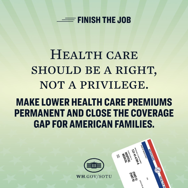 Ein Plakat mit dem Text "Beende den Job: Gesundheit sollte ein Recht sein, nicht ein Privileg" und einer Karte mit der Aufschrift "Mache niedrigere Gesundheitskosten permanent und schließe die Lücke in der Deckung für amerikanische Familien."