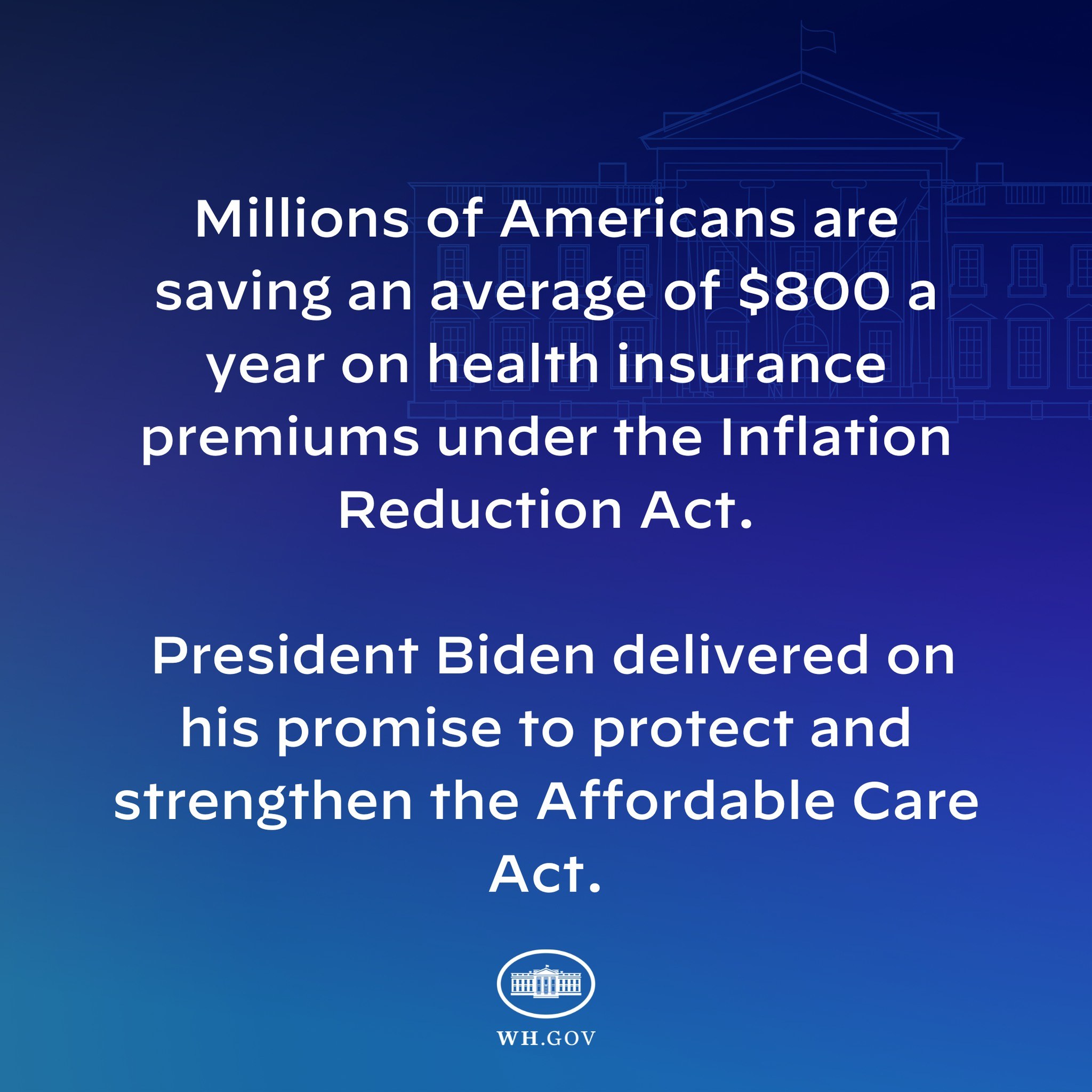 Blauer Hintergrund mit weißer Schrift, die besagt, dass Millionen von Amerikanern durchschnittlich 800 USD pro Jahr an Gesundheitsversicherungsprämien unter dem Inflation Reduction Act sparen, zentriert mit einem Logo.