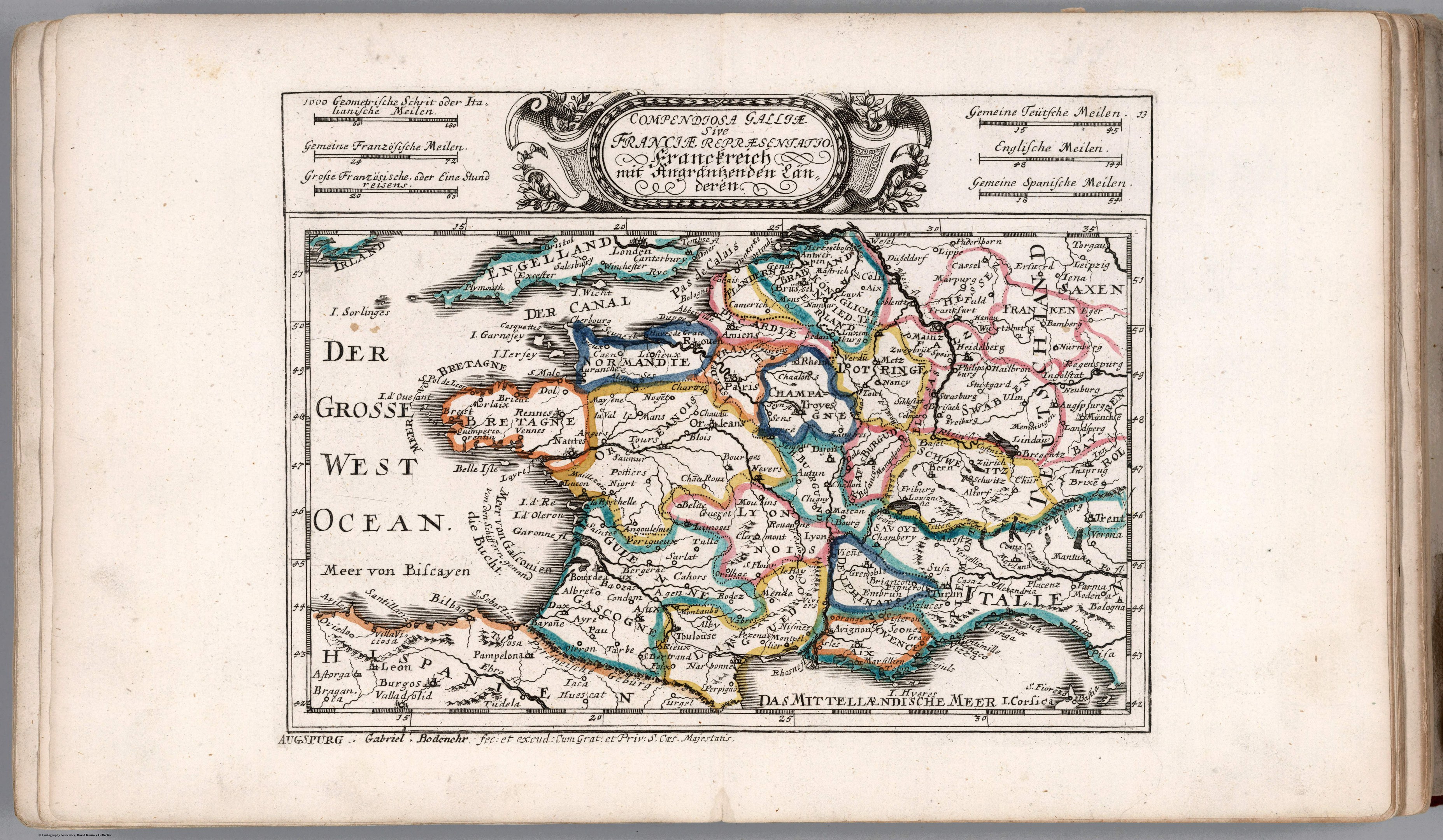 Ein aufgeschlagenes Buch mit einer detaillierten Karte von Deutschland und seinen Provinzen und Städten, begleitet von erklärendem Text.