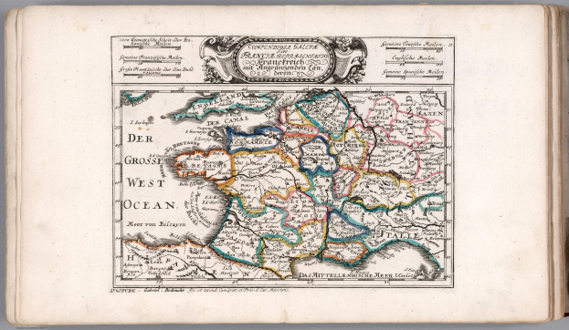 Ein aufgeschlagenes Buch mit einer detaillierten Karte von Deutschland und seinen Provinzen und Städten, begleitet von erklärendem Text.