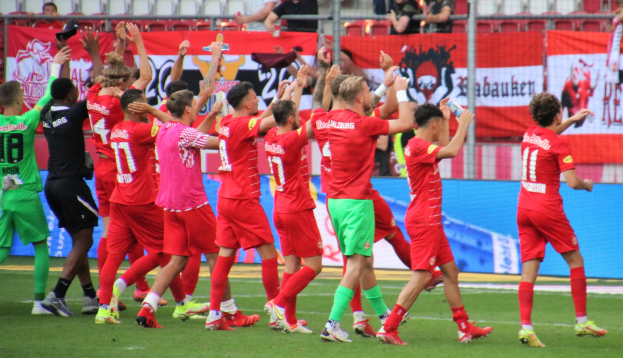 700 Kinder beim Finale der SC Freiburg-Schulschuliga