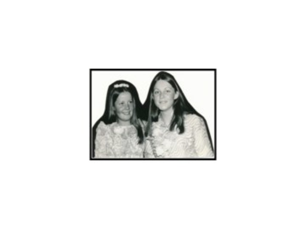 Schwarzes und weißes Foto mit Frauen.