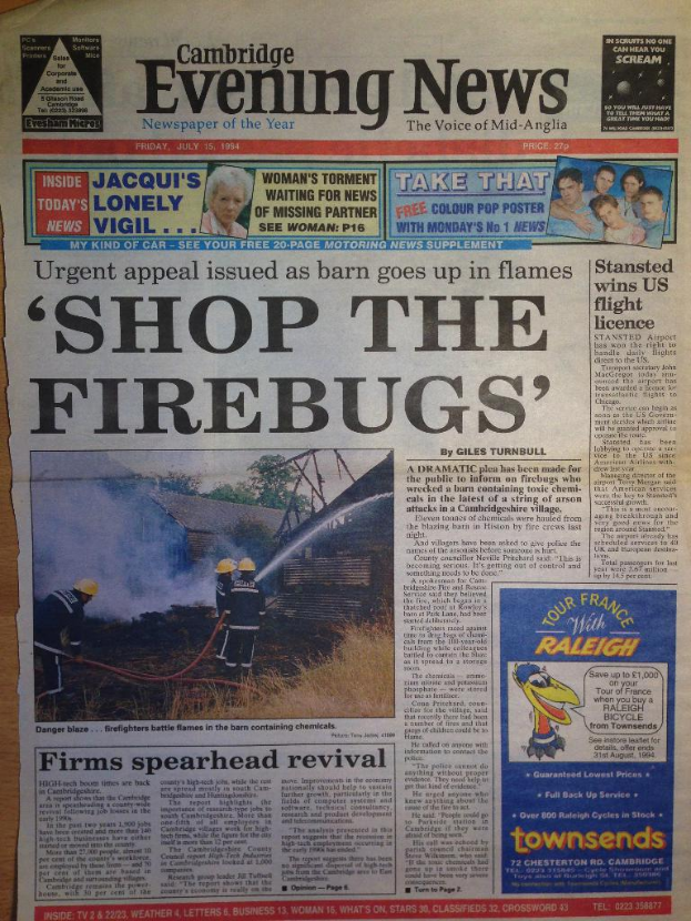 Eine Zeitungsvorderseite mit mehreren Anzeigen und Schlagzeilen.